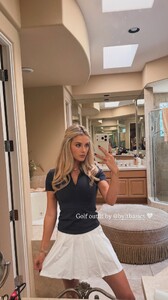 [2025.12.18] lindsaymariebrewer_3790820475225080328.jpg