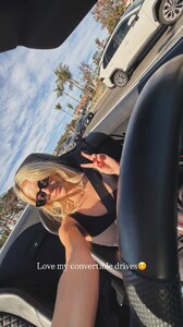 [2025.12.20] lindsaymariebrewer_3791991470098047052.jpg