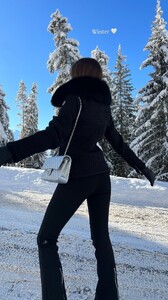 [2025.12.21] lizkovalenkoo_3792895697566775528.jpg