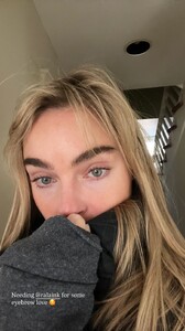 [2025.12.22] elizabethcturner_3793587439789860496.jpg