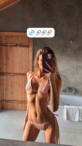 [2025.12.22] lizakovaal_3793603394427594650.jpg