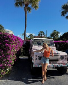 [2025.12.22] megan_samperi_604552319_18546898447022051_4674464840922242961_n.jpg