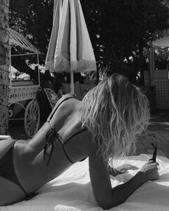 [2025.12.22] megan_samperi_604563133_18546898519022051_4637036045817346105_n.jpg