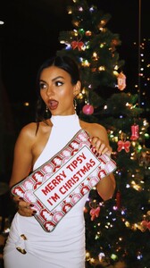 [2025.12.22] victoriajustice_3793585268867548647.jpg