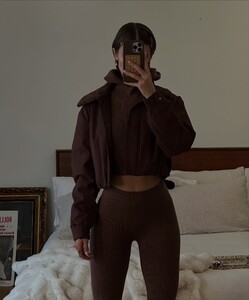 [2025.12.23] carmellarose_587771598_18554312545035727_1406746435620903613_n.jpg