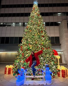 [2025.12.23] victoriajustice_604994231_18640598221006824_6772759495665510838_n.jpg