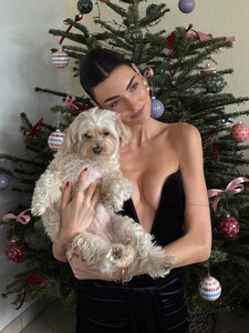 [2025.12.25] celinebethmann_606976138_18374358988158308_8904531817878171366_n.jpg