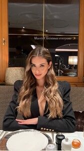 [2025.12.25] lizkovalenkoo_3795839275548789041.jpg