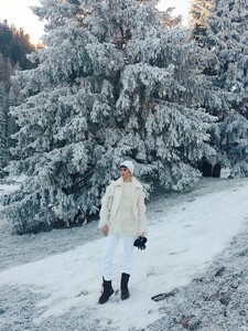 [2025.12.26] taylor_hill_606169349_18552596884024492_5848125025488102701_n.jpg