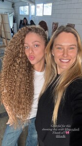 [2025.12.27] livelle-ofirfinger___3797043354765500224.jpg