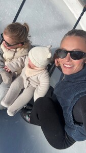 [2025.12.28] katelove_DS1GOAOiU0M.jpg