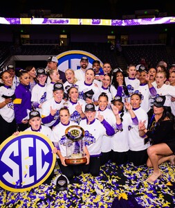 [2025.12.29] livvydunne_606962913_18555535522027168_3534847833988266014_n.jpg