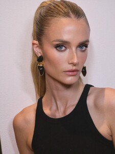 [2025.12.12] katelove_600296707_18547143052054296_1066418271675764529_n.jpg