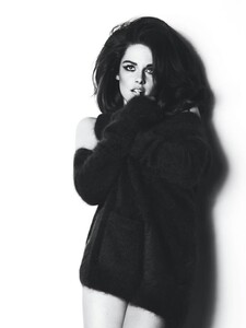 58518f80e3d613c03e1e1763_cess-kristen-stewart-cover-story-04-l.jpg
