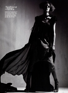 61999_HarpersBazaar_USA_Novembro2007_phMarioSorrenti_04_FrejaBeha_122_881lo.jpg