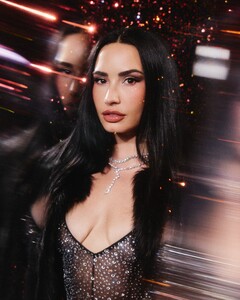 677098005_demi-1.jpg