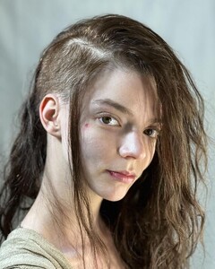 ANYA TAYLOR JOY AMERICAN BRITISH SCOTISH.jpg