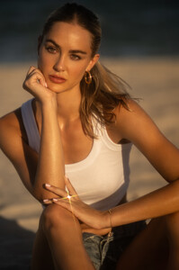 AshleyT - Select Port - gallery_model_2pOfhsSwbula.jpg