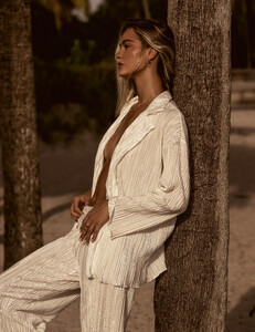 AshleyT - Select Port - gallery_model_4jAOh3Evd76L.jpg