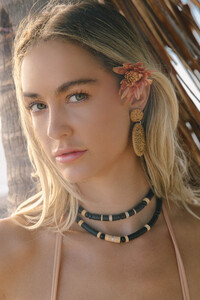 AshleyT - Select Port - gallery_model_Ap8FyJOa0IQ9.jpg