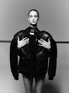 AshleyT - Select Port - gallery_model_tLekw8mTnvbz.jpeg