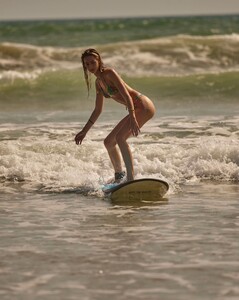 AshleyT - Surfing (TT) - 2_8c309dde8.jpeg