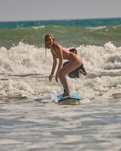 AshleyT - Surfing (TT) - 3_89e9fabd6.jpeg