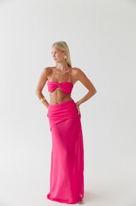BDevlin - Hntr - GIGI BANDEAU _ MAGENTA_hntr_resort_maddierouxnov127570copy_webedits.jpg