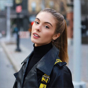 Carmella Rose - Instagram [2019.05.10].jpg