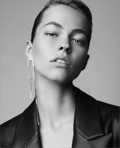 Caroline Kelley - Around a Piece of Art  [2021.06.30].jpg