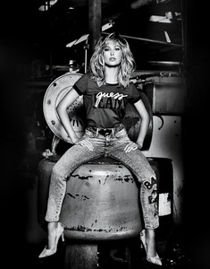 Hailey Baldwin - Guess Timeless 2017 - 21.jpg