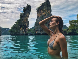 Josephine Skriver - Instagram [2018.01.16].jpg