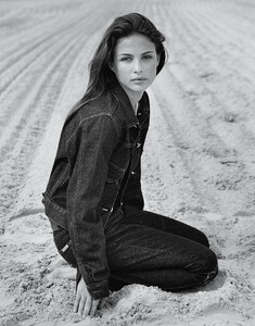 Josie Maran, 1998 (Ph Pablo Alfaro)_guess-girls-milestone-10.jpg
