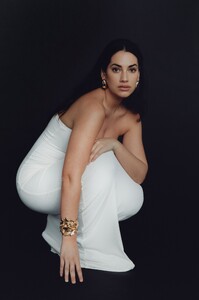 LorenaD - PopHousePort - 2_lorena_duran_main_book_1.jpg