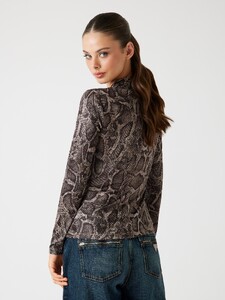 MeikaW - Guess - All over print top Women-4_W2BP43KBEM0-P1UG-ALT2.jpg