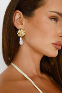 NSole - HMolly - Beach Soiree Earrings Gold - Image 1_39A3564_1747365549.jpg