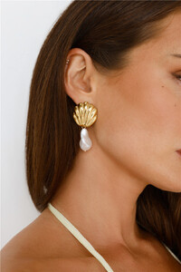 NSole - HMolly - Beach Soiree Earrings Gold - Image 3_39A3565_1747365549.jpg
