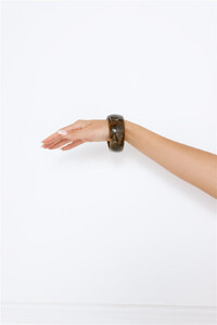 NSole - HMolly - Debra Bangle Tortoiseshell - Image 4_39A3094_1747365376.jpg