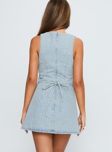 ParisG - PrPolly - Ainsleigh Shift Denim Playsuit Light Wash-8 - 4-Model-Paris-Us2.jpg