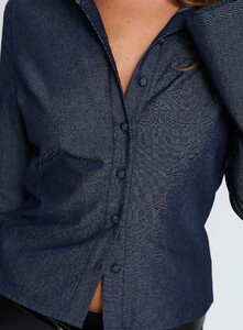 ParisG - PrPolly - Anni Shirt Blue Denim-8 - 5-Model-Paris-Us2.jpg