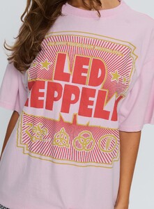 ParisG - PrPolly - Led Zeppelin Vintage Graphic Top Pink-6 - 5-Model-Paris-Us2.jpg