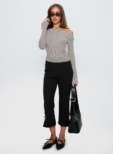 ParisG - PrPolly - Synergies Long Sleeve Top Brown _ White Stri-7 - 2-Model-Paris-Us2.jpg