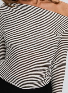 ParisG - PrPolly - Synergies Long Sleeve Top Brown _ White Stri-7 - 5-Model-Paris-Us2.jpg