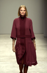 Prada 2001 Women RTW 131.jpg