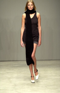 Prada 2001 Women RTW 19.jpg