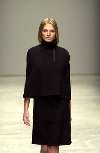 Prada 2001 Women RTW 44.jpg