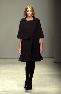 Prada 2001 Women RTW 61.jpg