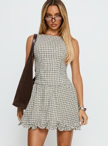 SG - PrPolly - Isidra Drop Waist Playsuit Grey Check-6 - 1-Model-Shelby-Us2.jpg