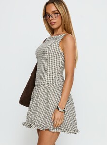 SG - PrPolly - Isidra Drop Waist Playsuit Grey Check-6 - 3-Model-Shelby-Us2.jpg