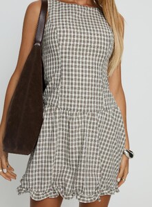 SG - PrPolly - Isidra Drop Waist Playsuit Grey Check-6 - 5-Model-Shelby-Us2.jpg